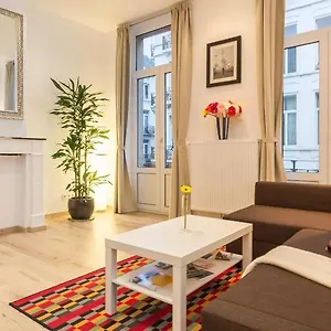  Apartment - Steps Grand Place - Local Vibrant Neighbourhood